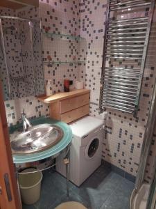 A bathroom at BAITA SOLE ALTO la tua casa sulle piste da sci