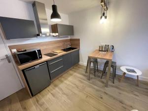 Kuchyňa alebo kuchynka v ubytovaní ALP Chartres - Cosy studio au cœur de Chartres avec Parking