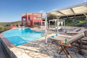 The swimming pool at or close to Red Queen Még 37 kép