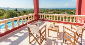 A balcony or terrace at Red Queen