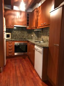 Kuchyň nebo kuchyňský kout v ubytování Apartament Dúplex de Can Bota Avet-p