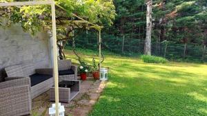 A garden outside Villa Giuliana B&B