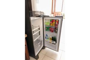 a refrigerator with its door open in a kitchen at Condomínio Familiar - Aptos Novos e Completos in Nova Petrópolis