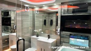 Serenity Apartments Bradford的一间浴室