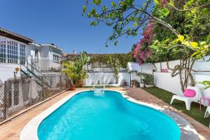 a swimming pool in the backyard of a house at Lx Villa -10 m to downtown,14 ppl,cowork, pool and lift in Lisbon