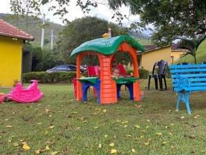 a child is playing in a play house at Chalés Tia Nastácia in Monteiro Lobato