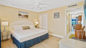 a bedroom with a bed and a ceiling fan at Glunz Ocean Beach Hotel and Resort in Marathon