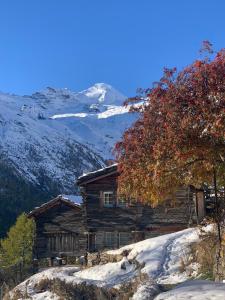 a log cabin in the mountains with snow at Châlet Birkhahn in Saas-Fee