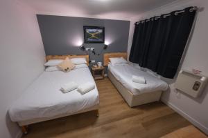 Postel nebo postele na pokoji v ubytování Roam West