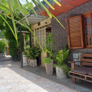 a patio with plants and a bench next to a building at La Glicina casa in La Plata