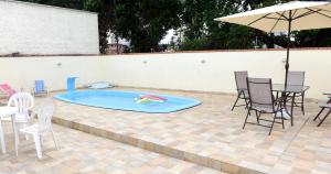 A piscina localizada em Beto Carreiro - Praia - Relaxar à beira da piscina ou prepara algo na churrasqueira - Aproveite o seu tempo livre com a família e amigos em nosso espaço ou nos arredores