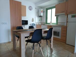 Estupendo Apartamento Gaudia廚房或簡易廚房