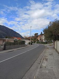 Uma vista da montanha tirada do apartamento 
