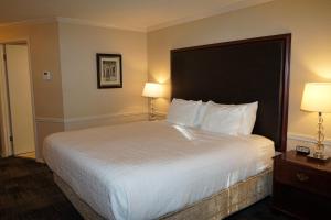 Voodi või voodid majutusasutuse Wingate by Wyndham Bellingham Heritage Inn toas