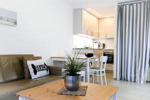 Dapur atau dapur kecil di Strandhochhaus SHB1