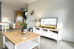 Televisyen dan/atau pusat hiburan di Strandhochhaus SHB1