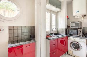 Gallery image of apartment with garden in Neuilly-sur-Seine