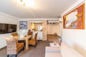 a living room with a table and chairs at Apartman Škor in Komiža