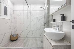 Kúpeľňa v ubytovaní Athens Luxurious Apartment + 16 fotografií