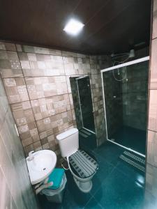 Un baño de Suites na Ponta Verde