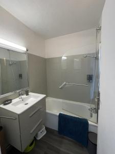 Et badeværelse på studios les sablettes/la seyne sur mer