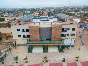 an overhead view of a building with a swimming pool at RESIDENCE KARMA in Ouagadougou