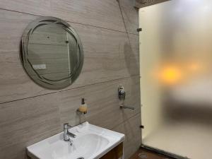 Kylpyhuone majoituspaikassa Hotel Sukoon Bharatgarh