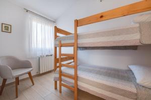 Postel nebo postele na pokoji v ubytování VILLA LIVIA with three nice apartments, swimming pool, childrens playground, barbecue and free parking