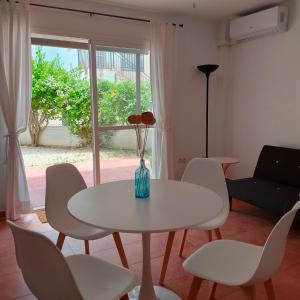 Zdjęcie z galerii obiektu Apartamento naturista en urbanización naturista en primera línea del mar y de la playa naturista de Vera w mieście Vera