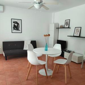 Zdjęcie z galerii obiektu Apartamento naturista en urbanización naturista en primera línea del mar y de la playa naturista de Vera w mieście Vera