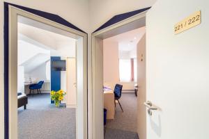 an open door to an office with a desk and chairs at Mozart-Stuben in Denkendorf