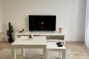 TV a/nebo společenská místnost v ubytování L’esplanade - Super 3 pièces refait à neuf - Reims