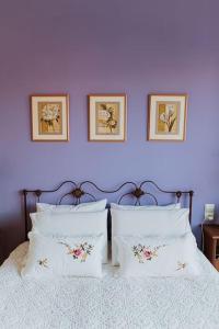 A bed or beds in a room at Villa Αρμονία στη φύση