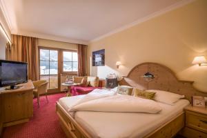 Posteľ alebo postele v izbe v ubytovaní Liebes Caroline 4-Sterne-Hotel