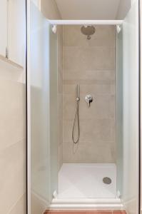 A bathroom at VELASQUEZ APARTMENTS - B - San Siro