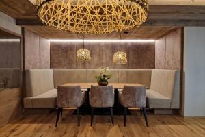 A seating area at Lech Valley Lodge