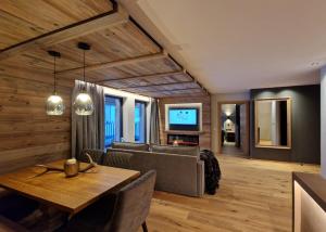 A television and/or entertainment centre at Lech Valley Lodge