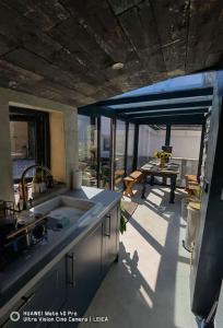 ภาพในคลังภาพของ Brynglas Cottage with Hot Tub, Anglesey. ในLlanfachraeth