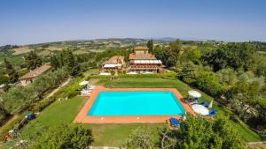Bazén v ubytování Casa Vacanze Rondini Blu nebo v jeho okolí