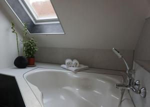 a bathroom with a sink and a skylight at Wohlfühl-Oase in der Altstadt in Delitzsch
