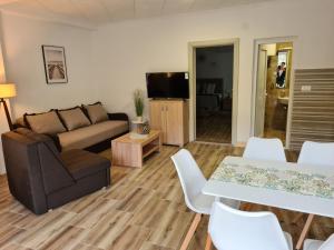 TV a/nebo společenská místnost v ubytování Apartment AS