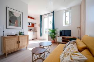 Μια τηλεόραση ή/και κέντρο ψυχαγωγίας στο Les Maisons Acajou - Châtellerault