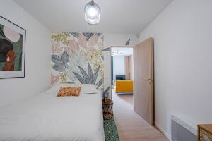 מיטה או מיטות בחדר ב-Les Maisons Acajou - Châtellerault