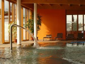 Bazén v ubytování Kurhotel Bad Zell nebo v jeho okolí