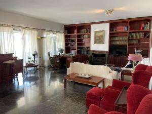 Posezení v ubytování Athens 360 penthouse, panoramic City view