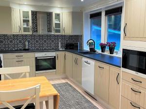 Η κουζίνα ή μικρή κουζίνα στο 6 person holiday home in PRÄSSEBO-By Traum