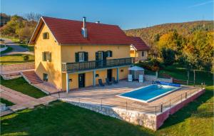 Bazén v ubytovaní Two-Bedroom Holiday Home In Otocac alebo v jeho blízkosti + 30 fotografií