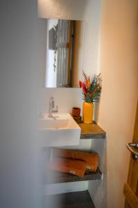 a bathroom with a sink and a mirror at Casa Canoa - Praia de Algodões in Marau