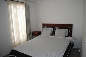 Rúm í herbergi á COLOMBIA-Hotel Hontibon