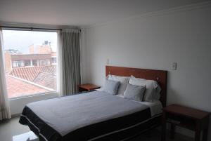 Rúm í herbergi á COLOMBIA-Hotel Hontibon